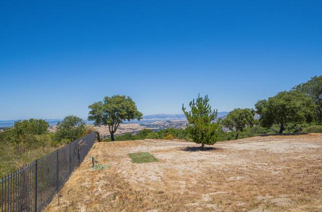 12167 Saddle Road, Carmel Valley CA: https://media.crmls.org/mediaz/f3790268-0f97-46fb-8a41-d3557573ad1d.jpg