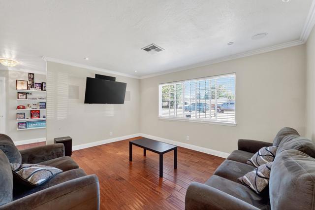 1110 California Avenue, Dos Palos CA: https://media.crmls.org/mediaz/f37958c8-1ffe-4be9-a1bf-ecd6a85d9941.jpg