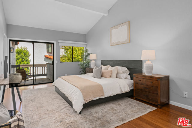 1553 Michael Lane, Pacific Palisades CA: https://media.crmls.org/mediaz/f3797daf-fd6c-42c7-a264-44a20340cac4.jpg