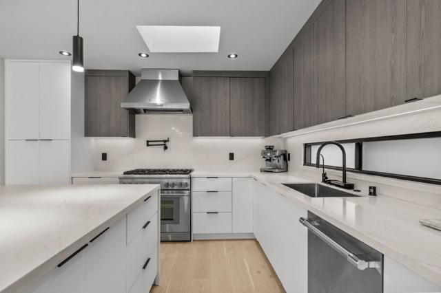 243 Aviador Avenue, Millbrae CA: https://media.crmls.org/mediaz/f37a3ae5-2218-49ad-9e28-221df1757a71.jpg