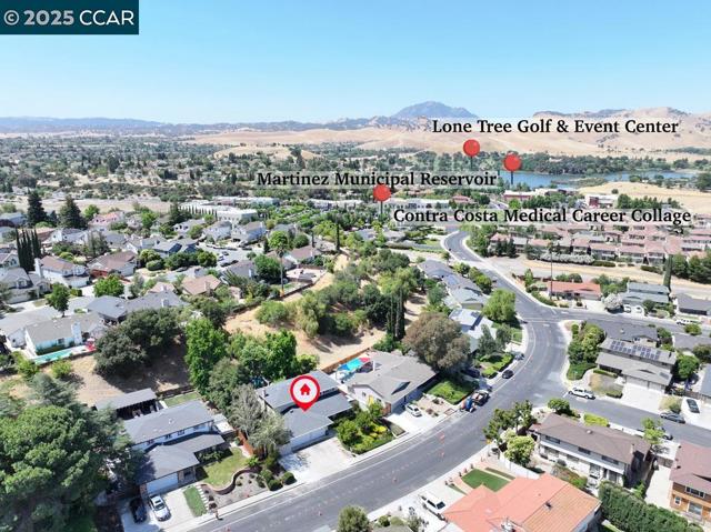 308 Bluerock Drive, Antioch CA: https://media.crmls.org/mediaz/f37a562e-ba62-41e6-969d-808128c47502.jpg