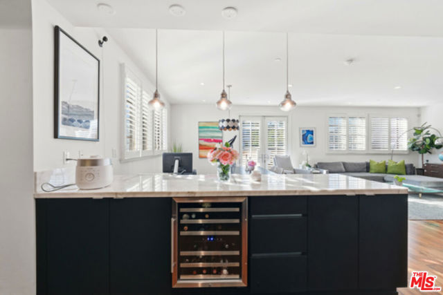 4661 Wilshire Boulevard, Los Angeles CA: https://media.crmls.org/mediaz/f37a7747-bdc7-46ab-a892-431f70663ac6.jpg