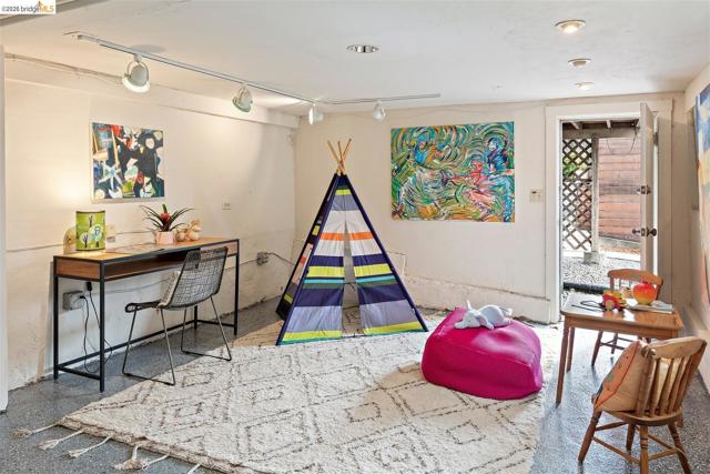 Image 40 of 58 For 685 Calmar Ave