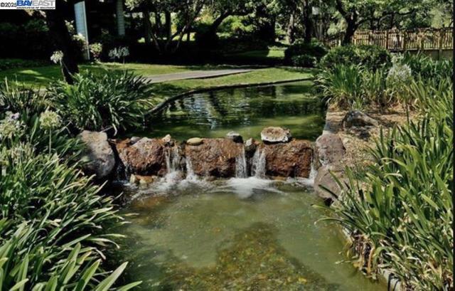 420 N Civic Dr., Walnut Creek CA: https://media.crmls.org/mediaz/f37c7b67-c595-4aee-966c-25db6993365e.jpg