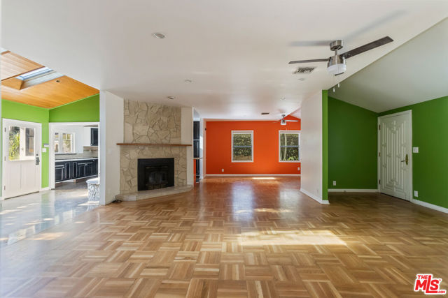 7225 Forbes Avenue, Lake Balboa CA: https://media.crmls.org/mediaz/f37cae07-90f2-4367-8174-23fba7d64926.jpg