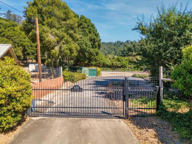 4711 Old San Jose Road, Soquel CA: https://media.crmls.org/mediaz/f37cb804-ca98-4cb5-afdf-a278daefc31f.jpg