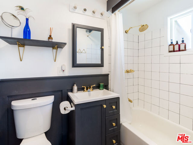 2724 Stonehill Avenue, Joshua Tree CA: https://media.crmls.org/mediaz/f37cdde7-7d1d-471f-9668-4dae76065427.jpg