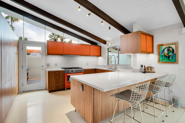 Image 14 of 83 For 992 La Jolla Road