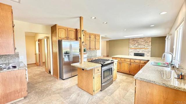 Detail Gallery Image 5 of 35 For 2798 Alta Vista Dr, Fallbrook,  CA 92028 - 3 Beds | 2/1 Baths
