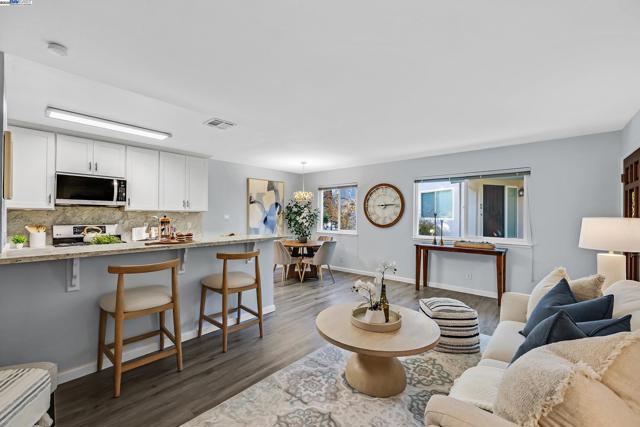 2207 Segundo Ct, Pleasanton CA: https://media.crmls.org/mediaz/f37d8903-518d-427e-b8bf-be642882f562.jpg