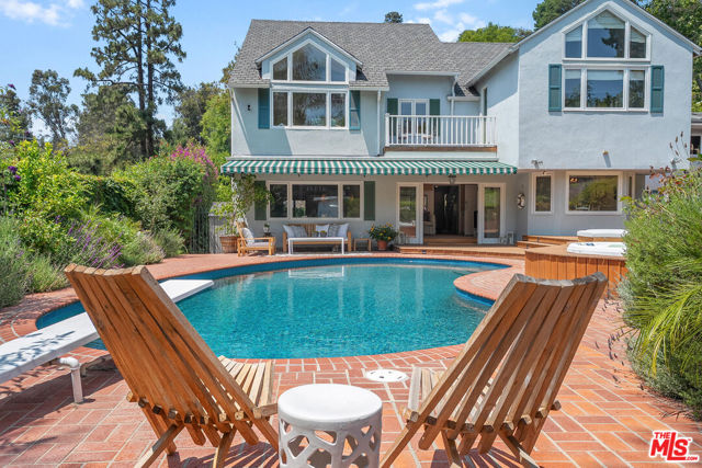 11818 Laurel Hills Road, Studio City CA: https://media.crmls.org/mediaz/f37dbad8-409b-468e-b879-4919ec4e0a04.jpg