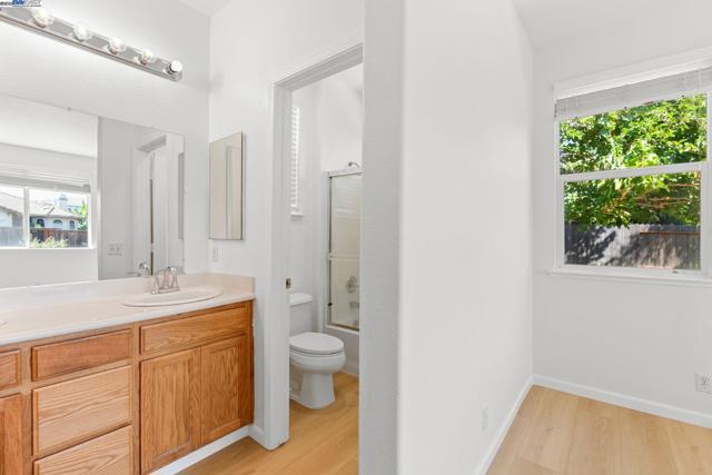4 Mistyvale Ct, Sacramento CA: https://media.crmls.org/mediaz/f37de262-152a-4a10-87a9-ee507d2a419a.jpg