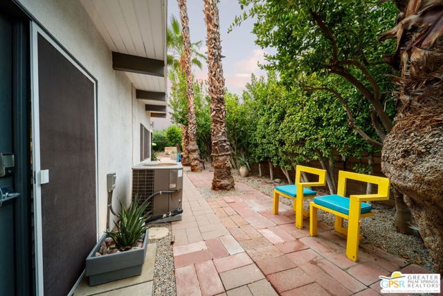 695 N Monterey Road, Palm Springs CA: https://media.crmls.org/mediaz/f37def8d-44fa-4abf-8f5e-6e24ac9f4f70.jpg