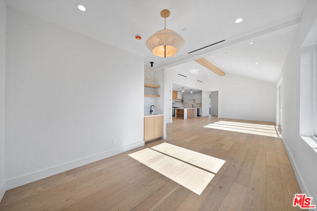 1688 N Sierra Bonita Avenue, Pasadena CA: https://media.crmls.org/mediaz/f37e4c4e-3fcb-4ef6-bdb1-279c4c3c0e9c.jpg