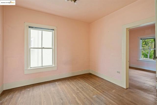 1406 Kains Ave, Berkeley CA: https://media.crmls.org/mediaz/f37f3df4-a50c-4d60-b11e-65fbcd2a7be6.jpg