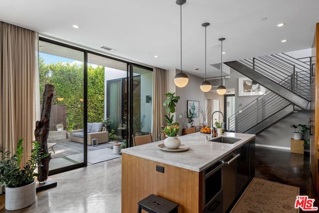 1102 Amoroso Place, Venice CA: https://media.crmls.org/mediaz/f38050ef-7981-4d72-9ad0-8d4dea453283.jpg