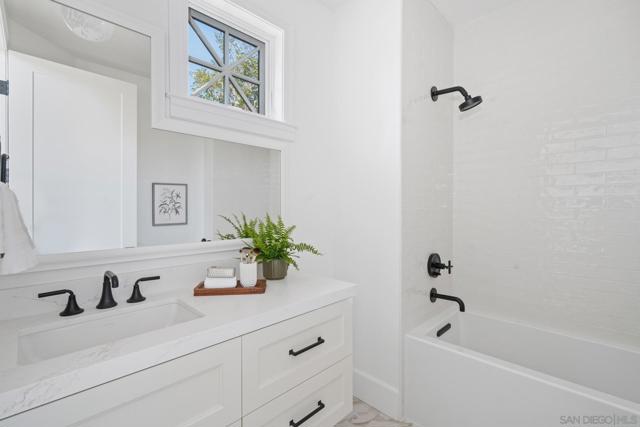 461 Country Club Ln, Coronado CA: https://media.crmls.org/mediaz/f3806aa2-4c5b-4090-b514-59951976670b.jpg