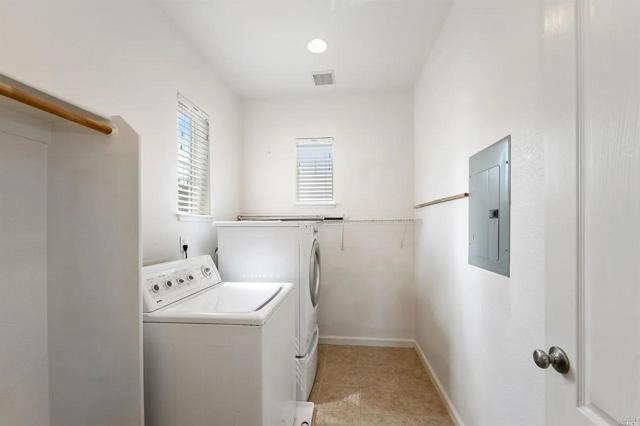 2521 Dakota Avenue, Santa Rosa CA: https://media.crmls.org/mediaz/f380ae94-596c-47bd-a897-4072bbd63e36.jpg