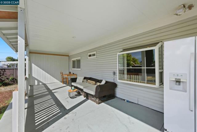 4108 Irene Dr, Martinez CA: https://media.crmls.org/mediaz/f380ed8f-b890-4fe5-8a7e-aa6700c1301e.jpg