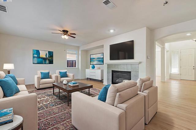 5675 Arcadia Cir, Discovery Bay CA: https://media.crmls.org/mediaz/f3815ba3-ac3f-4f54-8b55-c29158e574bf.jpg
