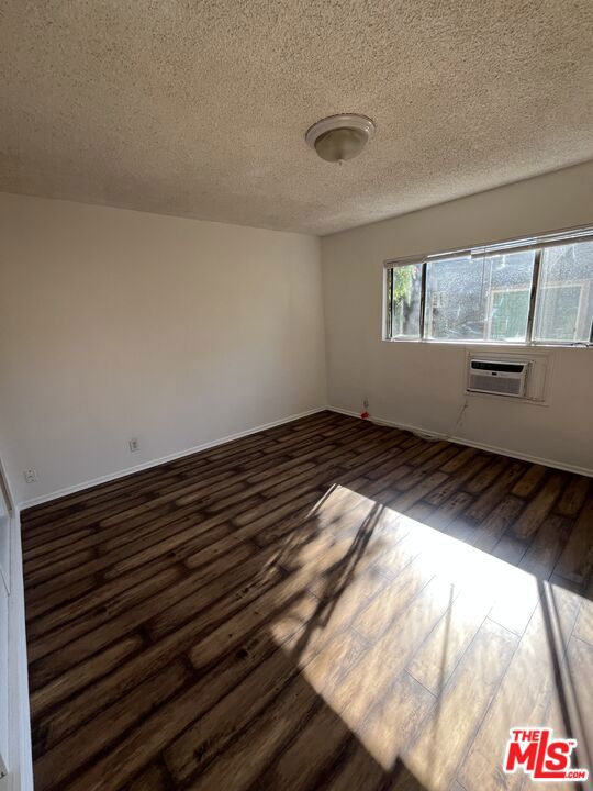 4187 Arch Drive, Studio City CA: https://media.crmls.org/mediaz/f3818180-b99b-44b2-a74c-66b020f7da8c.jpg