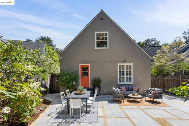 924 Trestle Glen Rd, Oakland CA: https://media.crmls.org/mediaz/f38289d6-4ca4-4619-9e9b-ca05b7670ebe.jpg