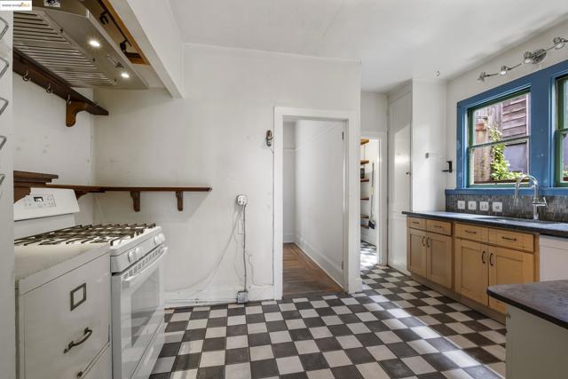 1001 Cragmont Ave, Berkeley CA: https://media.crmls.org/mediaz/f382dfd0-7a71-4f54-b124-abf45de3143a.jpg
