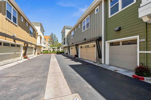 40742 Greystone Ter, Fremont CA: https://media.crmls.org/mediaz/f38347f2-2624-4cb0-b6fe-253c388d14c1.jpg