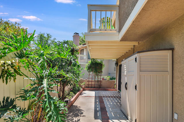 434 Vista Dorado Lane, Oak Park CA: https://media.crmls.org/mediaz/f38387b5-8725-420a-888b-69653c24a9e4.jpg