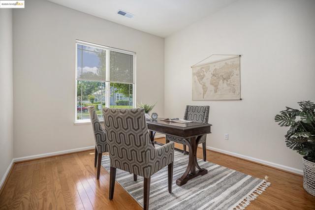 1012 Centennial Drive, Brentwood CA: https://media.crmls.org/mediaz/f3843316-03d5-4e69-880d-c60f60f67585.jpg