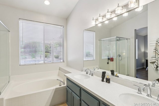 24641 Lincoln AVE, Murrieta CA: https://media.crmls.org/mediaz/f384e1b9-ef43-40dd-b43f-a6de2a4ca87b.jpg