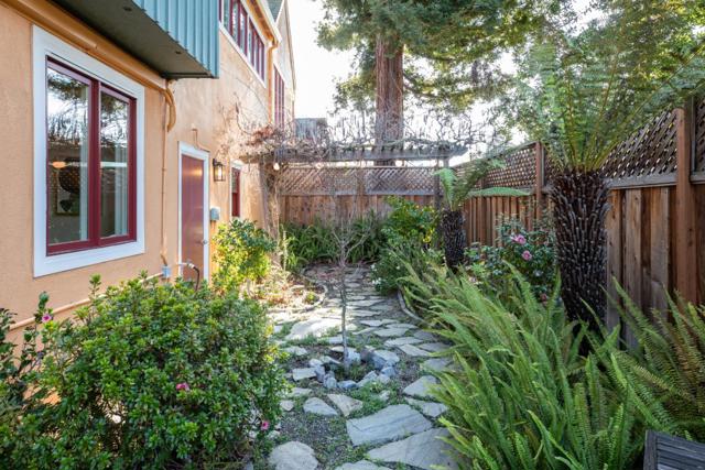988 Menlo Avenue, Menlo Park CA: https://media.crmls.org/mediaz/f385da54-0cf9-4028-973a-b75d9a063a29.jpg