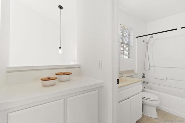 10598 Rancho Carmel Dr, San Diego CA: https://media.crmls.org/mediaz/f38637e7-9128-4233-800f-bd63cdd364a6.jpg