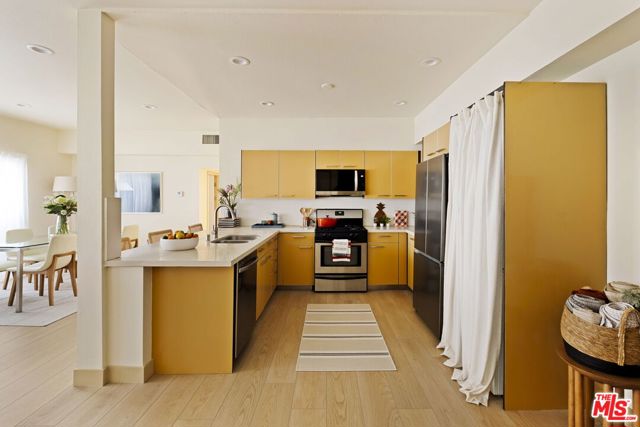 1717 Malcolm Avenue, Los Angeles CA: https://media.crmls.org/mediaz/f38718e1-925b-4ea5-8933-79da85636e9b.jpg