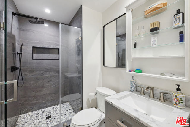 4415 Dulcinea Court, Woodland Hills CA: https://media.crmls.org/mediaz/f38725ed-539e-4722-ad41-f6394775d711.jpg