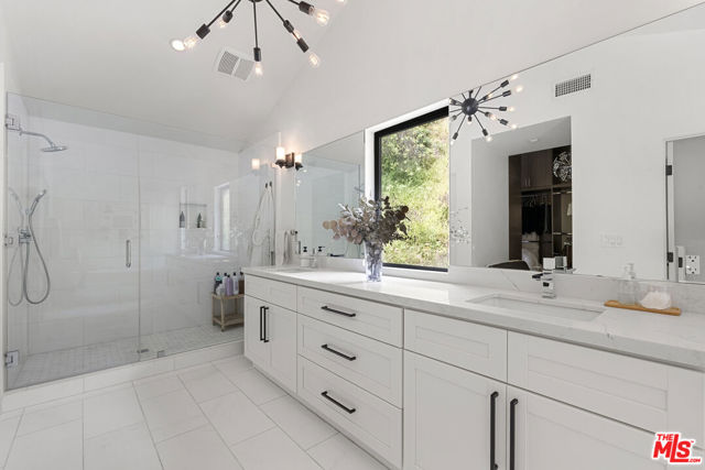 1739 San Ysidro Drive, Beverly Hills CA: https://media.crmls.org/mediaz/f3880062-6870-49d3-b4e0-2aa7860821ce.jpg