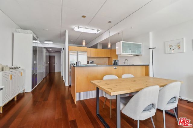 1155 S Grand Avenue, Los Angeles CA: https://media.crmls.org/mediaz/f3881173-e2c1-407b-aa15-2fd14c188524.jpg