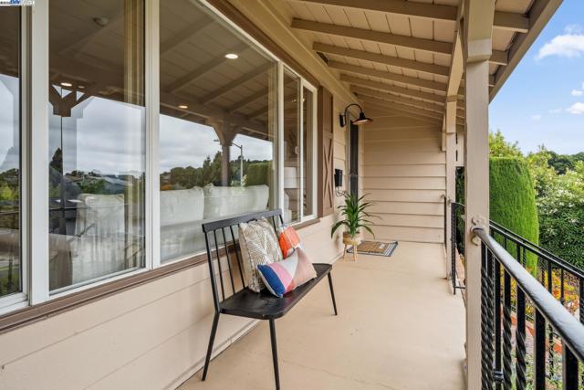 598 CRESTMONT DRIVE, Oakland CA: https://media.crmls.org/mediaz/f3883318-4acd-43ba-8d69-2679bcececc6.jpg