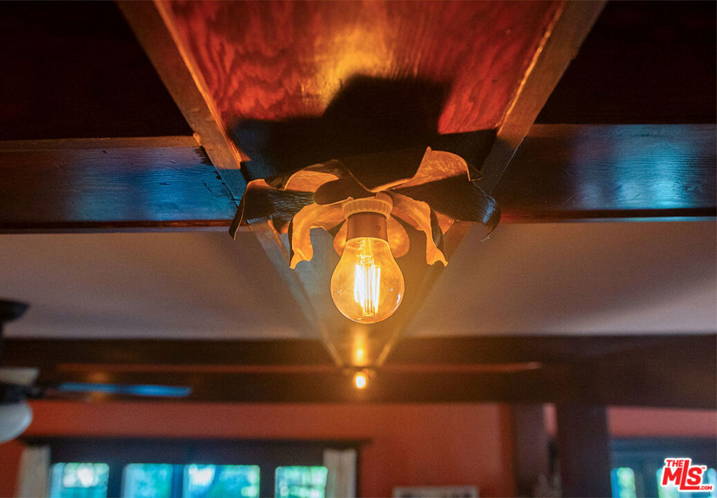 https://media.crmls.org/mediaz/f3886a54-c7d8-4a9b-b552-8f68de66b0a9.jpg?preset=X-Large