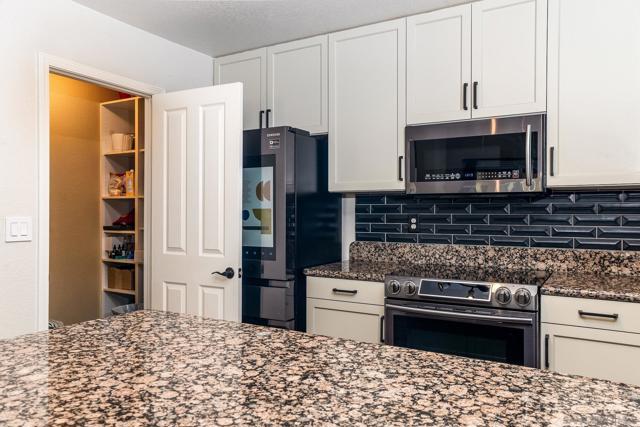 Image 18 of 36 For 1548 Thomas Ave  6