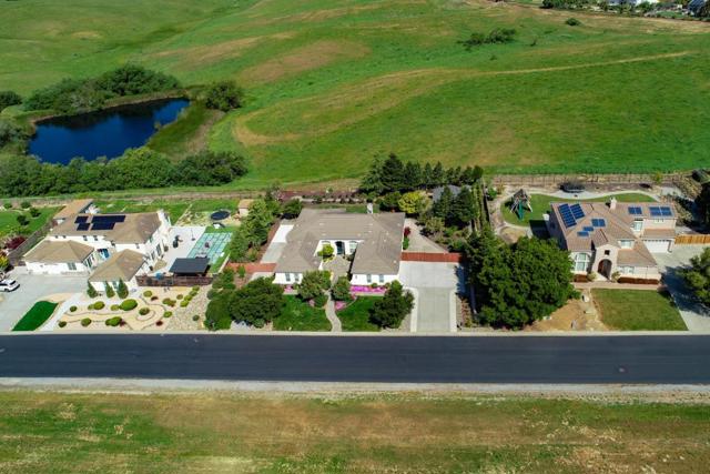 334 Paseo Gularte, San Juan Bautista CA: https://media.crmls.org/mediaz/f388d5e7-1363-49c2-9588-45ec4de7b1c6.jpg