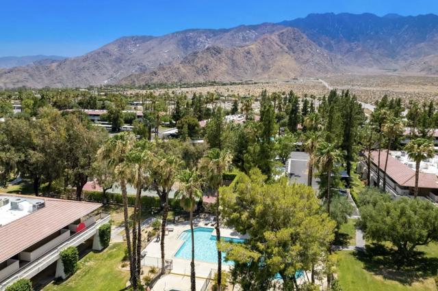 575 N Villa Court, Palm Springs CA: https://media.crmls.org/mediaz/f3895a31-96d2-4398-b0ba-dc045eab479b.jpg