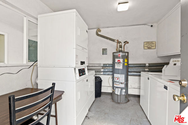 115 N Oak Street, Inglewood CA: https://media.crmls.org/mediaz/f389894f-8b36-46e5-8afa-27dac8a5ce23.jpg