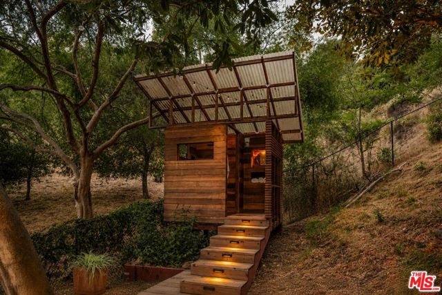 2 Bed Home for Sale in Los Angeles, California
