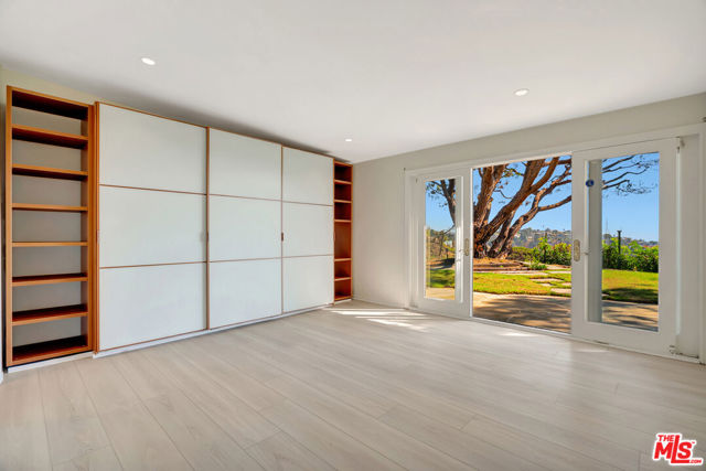 3444 Cloudcroft Drive, Malibu CA: https://media.crmls.org/mediaz/f3899823-2541-48ff-a440-a44060c306fb.jpg