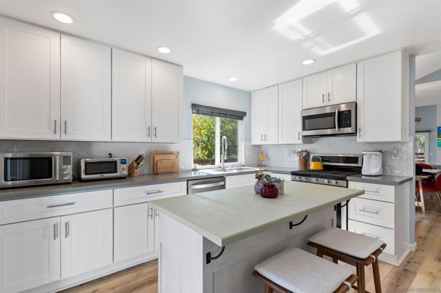 2038 Avenue Of The Trees, Carlsbad CA: https://media.crmls.org/mediaz/f389cf3e-e5db-4219-93ae-94a9e8b9d62c.jpg