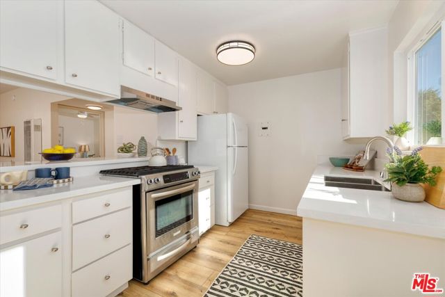 11138 Aqua Vista Street, 73 photo 6