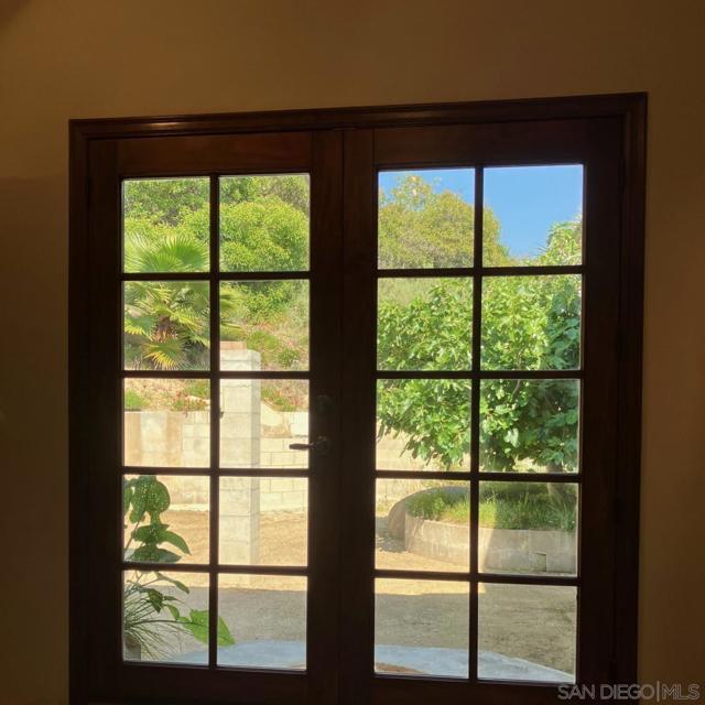 1088 Deer Springs Rd, San Marcos CA: https://media.crmls.org/mediaz/f38a22cb-beab-4558-b262-eda7b0bcfb91.jpg