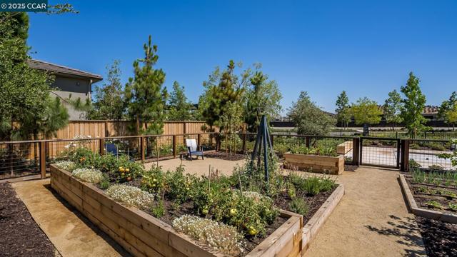 2892 Lakeshore Avenue, Tracy CA: https://media.crmls.org/mediaz/f38ab17f-e5c6-4e87-a76c-23e44c2e28fa.jpg
