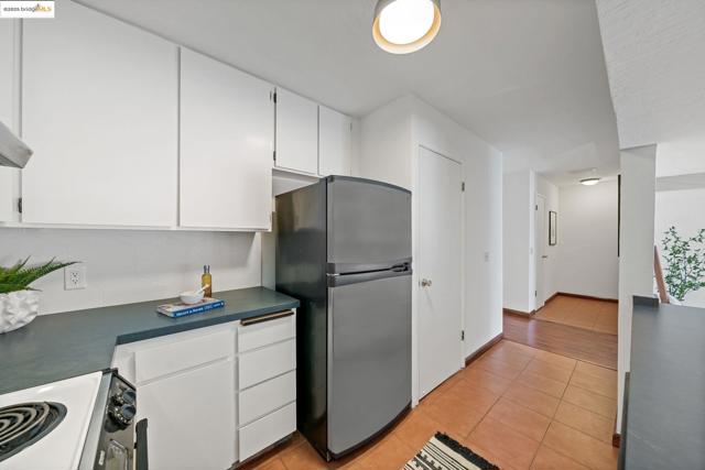 3501 35Th Ave, Oakland CA: https://media.crmls.org/mediaz/f38bd52f-3f44-4cfd-8873-3fa46af7f15c.jpg